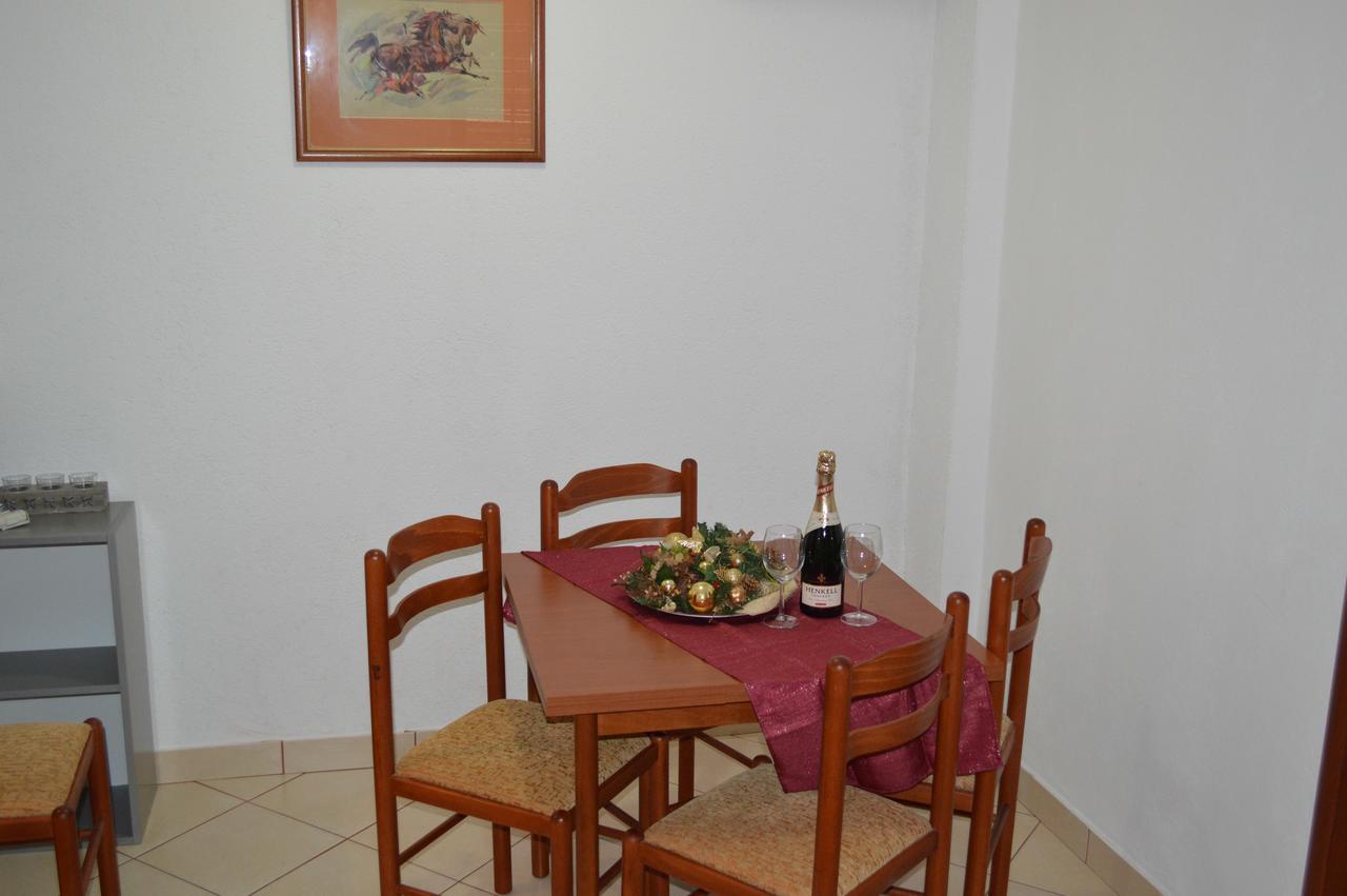 Apartment Aleksandar Тиват Экстерьер фото